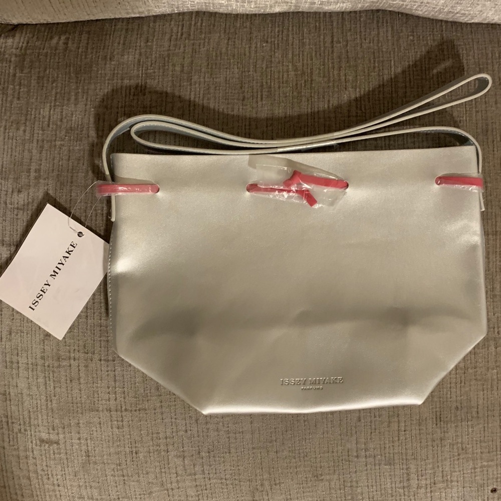 Is it me Yaqui gray make up bag great for travel..